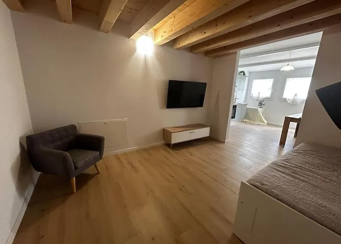 Casa Rielta, Tram E Parking 梅斯特雷