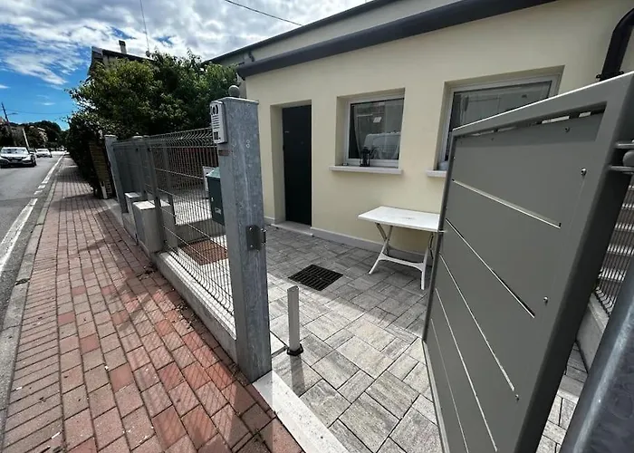 Casa Rielta, Tram E Parking Apartment