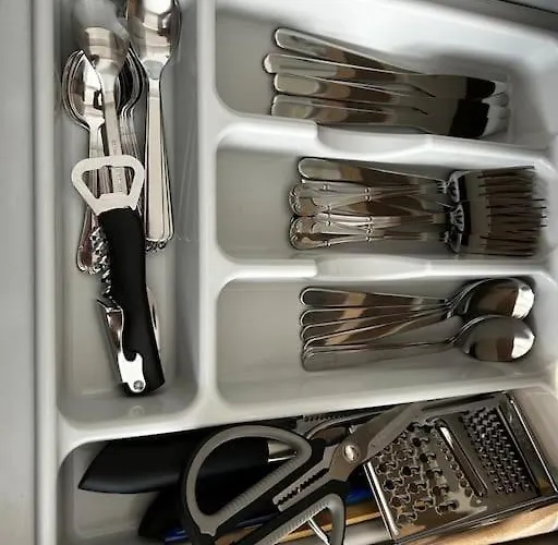 Casa Rielta, Tram E Parking