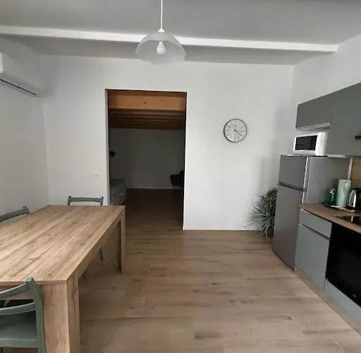 Casa Rielta, Tram E Parking *