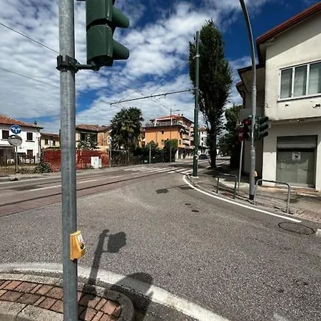 Casa Rielta, Tram E Parking