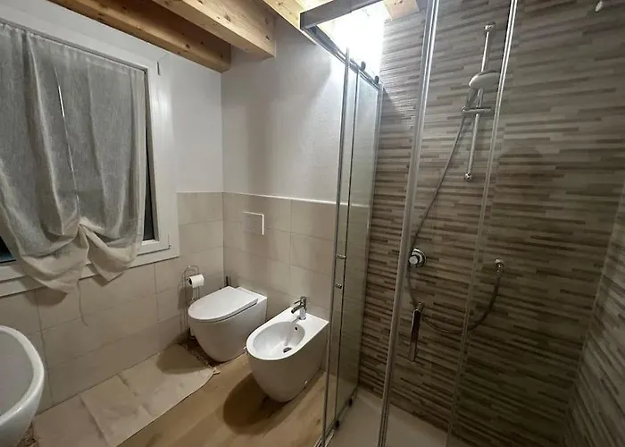 Casa Rielta, Tram E Parking